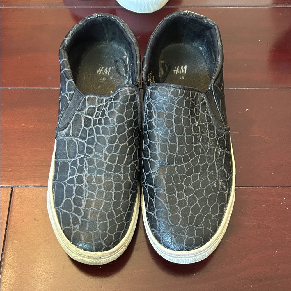 H&M Black Textured Women’s  Loafers